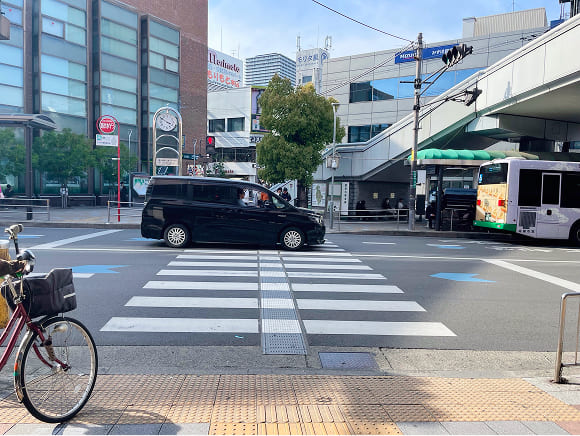 阪急高槻市駅前の横断歩道